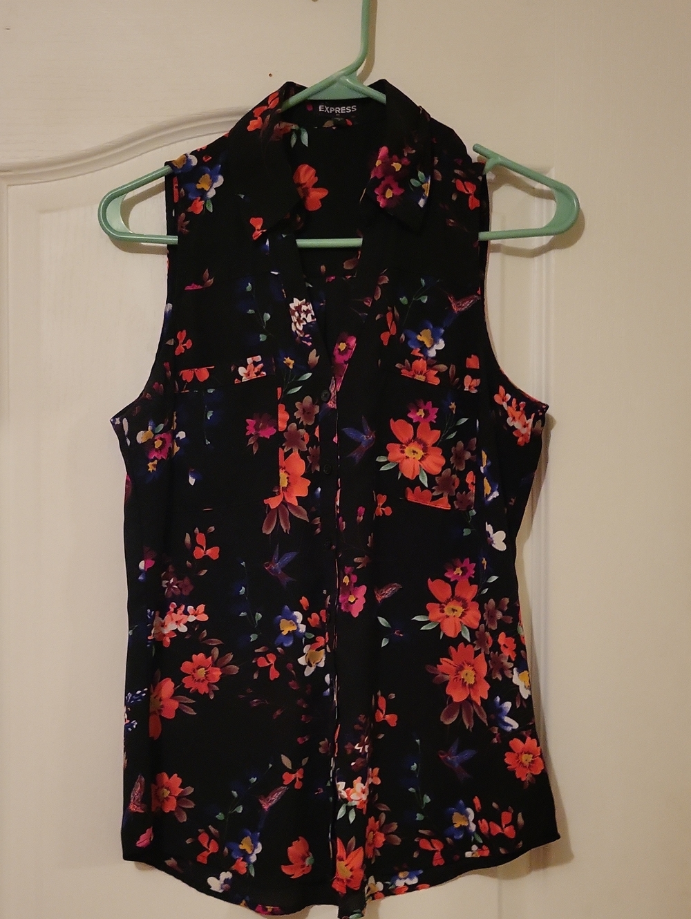Two Express Small Tops - Picture 4 of 5
